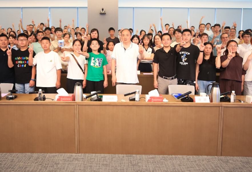 南宫体育网站家庭开放日 —— 一场充满欢笑与感动的“探秘”之旅！